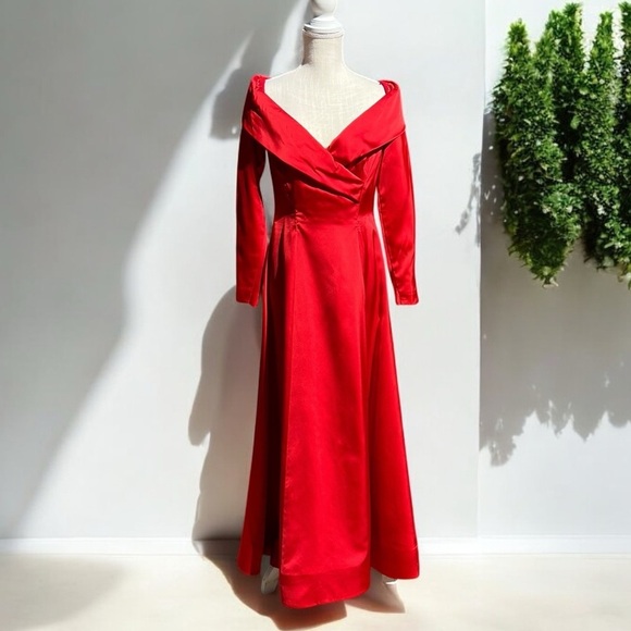 🌻Catherine Regehr Scarlet Red Off Shoulder Roll Collar Long Sleeve Gown Size S